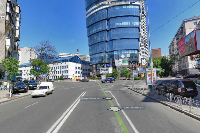 Яндекс Тоже простой, но очень загадочный перекресток. Многие непонимают, почему народ с Мечникова должен безпрепятственно повернуть направо