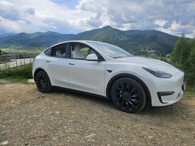 Tesla Model Y Performance 06/2022     27  .33  