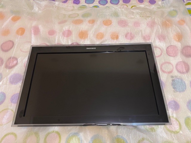 LCD �������� 32 �����. Samsung