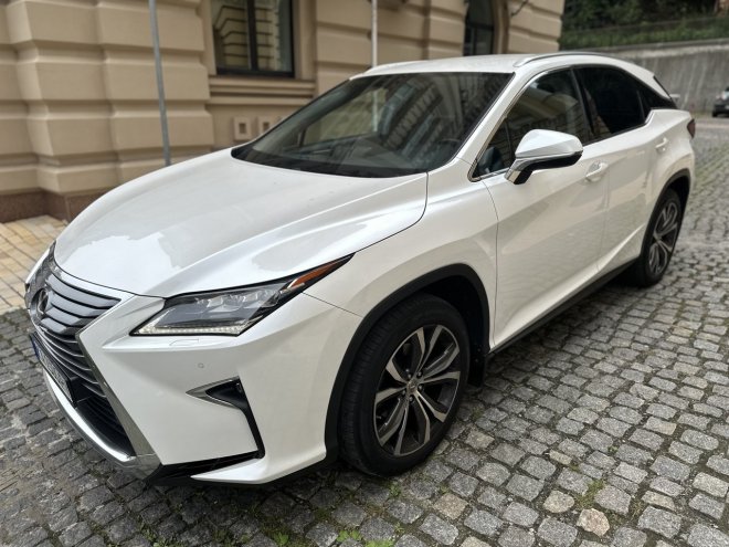 � ����� ���� �� ��� Lexus RX ������� �������� �� �� �����, � �� ����. ����� ���� ��������� ��������� � ���������� �����, � ����������� ������������ ��� ������� ������������ � ���� �� ������� ������ ��������