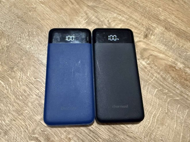 Charmast Power Bank, ультратонкий. Ємність 10400 мАг, мають плівку по боках та на екрані