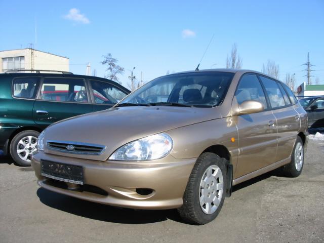   Kia Rio 2004.