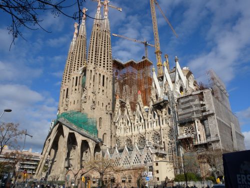������ ������ ��������� � ������� ����: Sagrada Familia.  http://www